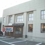 久留米ラーメン清陽軒 - 店前に広いPあり