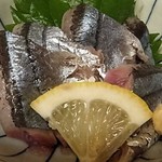 山海屋 - 「秋刀魚のお造り」アップ。やっぱ、美味いなあ。