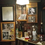 おんどり - 店内入って右壁。