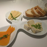 BAR YLANG YLANG - チーズ盛り合わせ