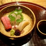 日本料理 とくを - [向付け]天然平目と縁側・本まぐろ中とろ・たいらぎ・あしらい一式
