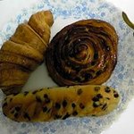 PAiN au TRADITIONNEL - デニッシュレザン　クロワッサン　ヴィエノワショコラ