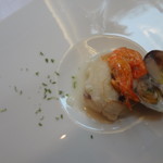 アマルフィイ - 温前菜：三崎漁港より真鯛のヴァボーレ　北海道産のカブのクレマ　スダチの香り