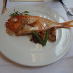 アマルフィイ - アマルフィイ名物　一本魚のオーブン焼き　香草風味