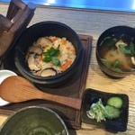 大坂鉄板焼 銀座 鉄十 - 釜めし　生卵の黄身注意