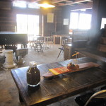 かやの木 - 広い土間には・・。