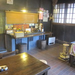 今で言う、台所を改装した客席。