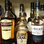 オルフィック バー - スコッチ、バーボンなどウイスキーも各種ご用意しております。