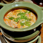 タイ料理 スワンナプームタイ - トムカーガイ　熱々のスープに具だくさん。