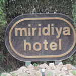 Galway Miridiya Lodge - ホテルの看板