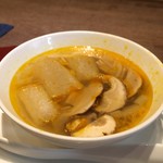 松茸と衣笠だけと上海蟹のスープ