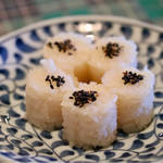 しょうゆ亭 - 一口サイズにしてあるご飯