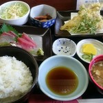 好水 - 日替わり定食 1000円
            (地魚刺身盛と天ぷら定食)