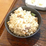 讃岐うどん はるしん - Aランチの炊きこみごはん(+¥200)
      単体としては非常に美味しいが、やや味付けが濃過ぎる感あり。うどんの味がいささかぼやけてしまう気がした。
