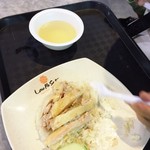 Lau Pa Sat Festival Market - お待ちかねシンガポールチキンライス！　ありゃすでにお手付きだ！　