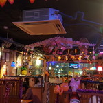 タイ居酒屋 トンタイ - 店内の飾り付けは季節やイベントによって変わりますので、季節感を感じられます。 