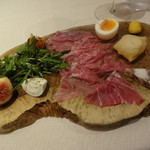 ディナーコース　2皿目　生ハム盛り合わせ