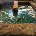 河太郎 - カウンター目の前のイカの生簀。元気に泳ぎまわっています。