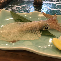 河太郎 中洲本店 - 呼子のイカ刺し 1200円/100g  この大きさで200g強