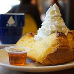 松涛ケーキ もりもり生クリーム＆美味しいメープル トースト (¥920)、松涛カフェブレンドコーヒー (¥500)