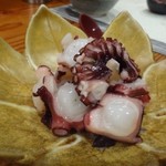 鮨匠 のむら - ◆茹でたての真蛸・・湯気が出ている状態で切って出されます。