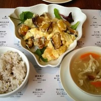 トゥーランドット 臥龍居  - ランチ：海老のマヨネーズ炒め、スープ、ライス。