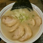 博多とんこつラーメン 花木 - チャーシュー麺900円