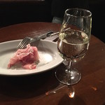イル・バーカロ - スパークリングワインと生ハム