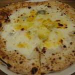 Salute - ４種チーズのピッツァ