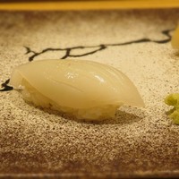 鮨 つきうだ - 墨烏賊の握りは、塩と酢橘で