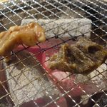 仙台牛焼肉　と文字 - ホルモン系もしっかりと美味しく、特に白ホルモンが噛んだ時の弾力に富んで脂の旨味たっぷりだったことと、黒みがかったセンマイは臭みが無く大変オススメです。
