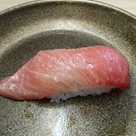 Sushi ro - 特ネタ本鮪大トロ302円(2016/10)