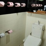 くそオヤジ最後のひとふり - 右側奥にウォシュレット(ﾟ〇ﾟ;)