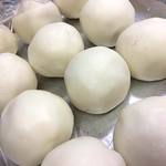 Rakuzan - 11月のおすすめ　百合根饅頭  毎年、この時季の楽山人気メニューです。
      百合根と大和芋の皮に具材を包み、鰹出汁風味たっぷりの餡をかけてあります。