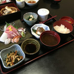 まるしょう - お刺身定食（1300円）