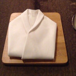 Ripaille - シャツの形に折られたナプキン