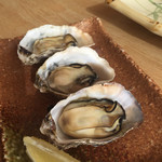 まるは食堂旅館 - 焼きカキ