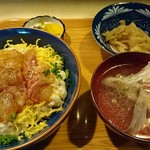 お食事処 海山 - 鯛めしのさいかい丼セット（小鉢・汁物付き）
