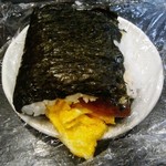 Mensore Kiyo - ポーク玉子おにぎり￥２００
                        昔は新鮮組でスパムおにぎりをよく食べてたっけ…ｗ