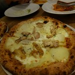 Torattoria pizzeria logic - チキンのグリルとじゃがいものローズマリー風味ピザ