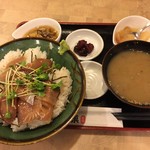 鳥の巣 - 【2016.10.18】日替わりランチ『カツオの漬け丼』¥500。