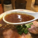 サバ６製麺所 - サバ醤油のスープ
