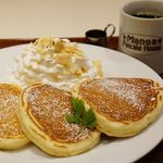 マノアパンケーキハウス - ホイップバターパンケーキ490円