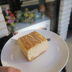 カフェダンデライオンのおやつ工房 - ベイクドチーズケーキ－りんご－