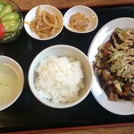 哈爾濱飯店 - 2016年11月 回鍋肉定食 945円（税込）