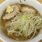 ラーメン二郎 - ラーメン 700円　麺半分・やさいちょっと・にんにくで