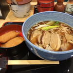 Komoro Soba - 鴨南蛮（590円）＋大盛（30円）＋いなり（140円） 760円でこのボリュームは小諸そばならでは。