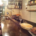 ピッコロジャルディーノ - この日は一人だけの落ち着いたカウンター