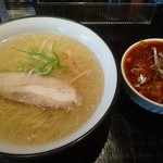 ゼロ ワン - 旨辛ピリジャン飯セット　の塩。透き通って綺麗。