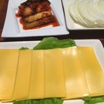 Chatan Doragon - キムチとチーズをのせた北谷式焼肉？もとても美味しかった。